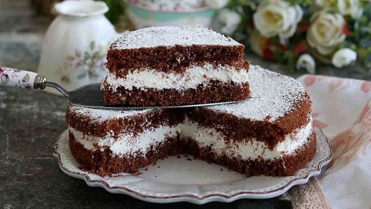 Gâteau paradis au cacao avec crème de lait