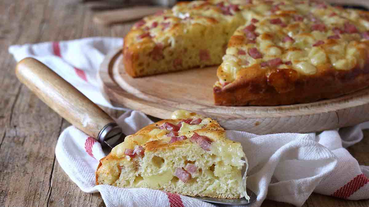 Gâteau salé au jambon cuit et aux fromages
