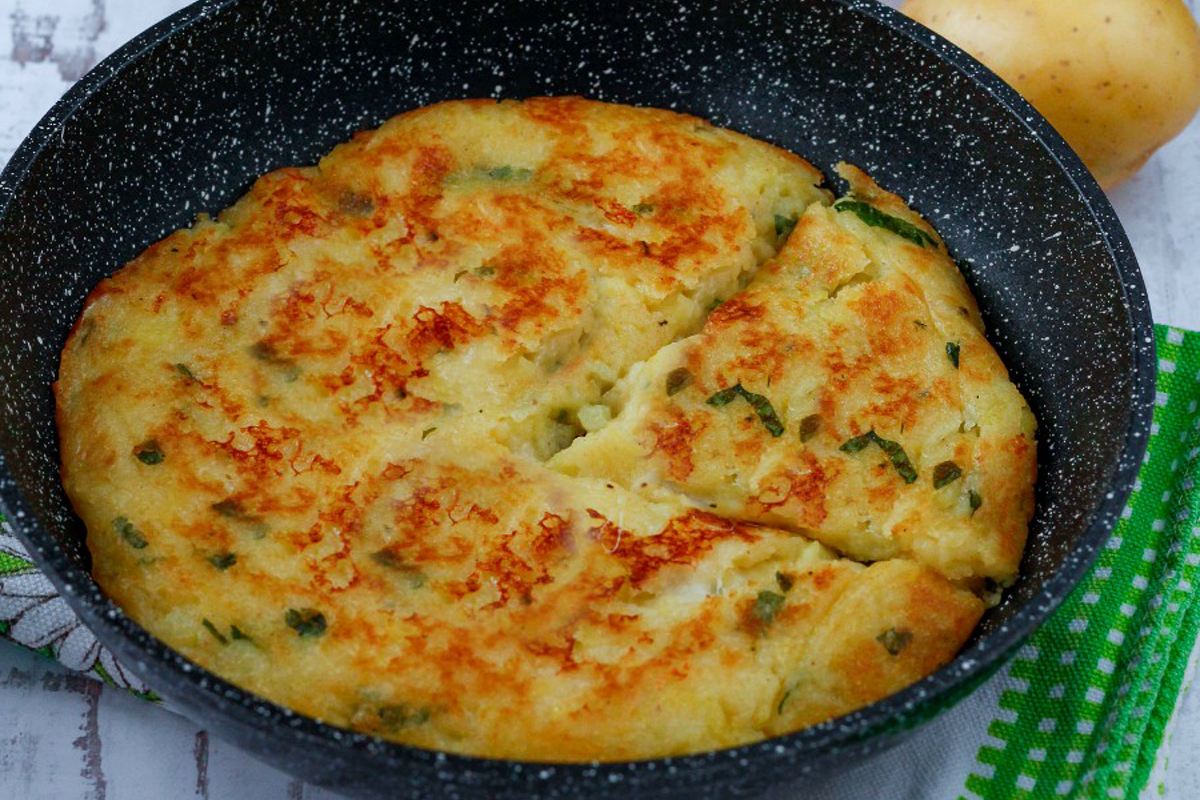 Gateau De Pommes De Terre A La Mozzarella Cuit A La Poele