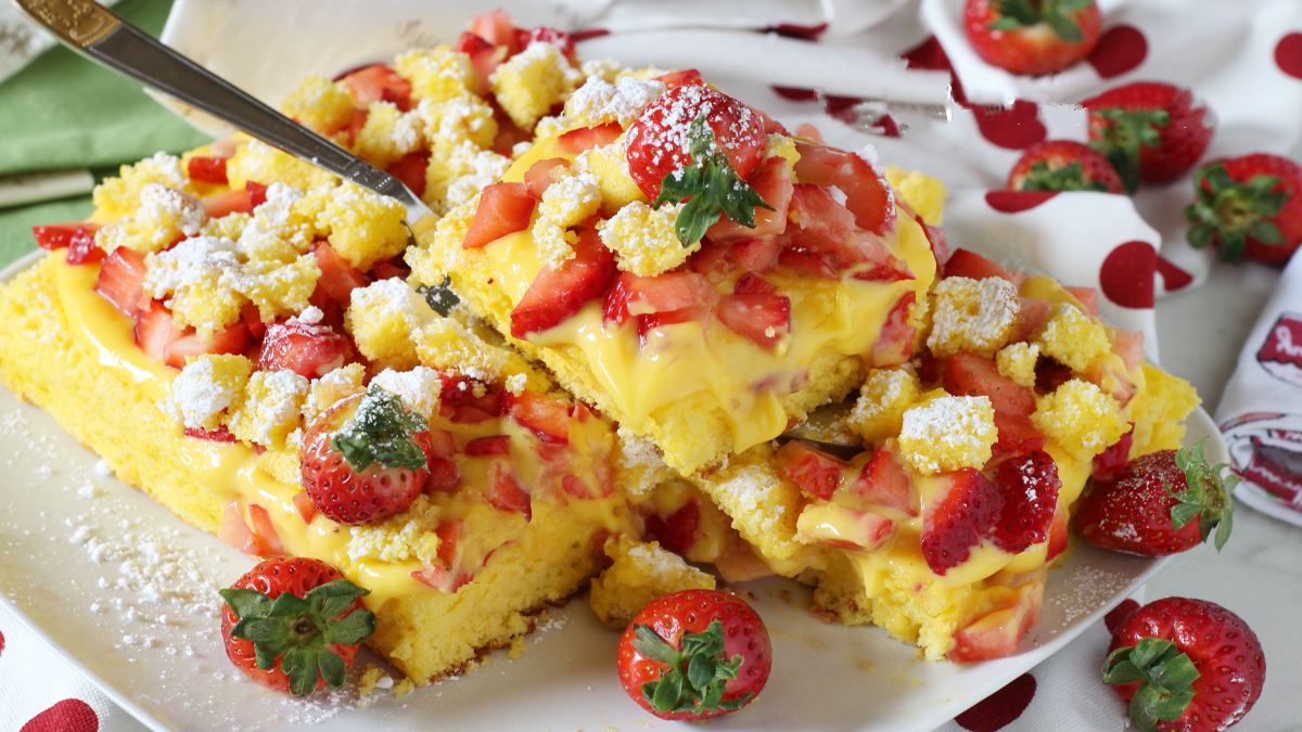 Gateau A La Creme Anglaise Et Aux Fraises