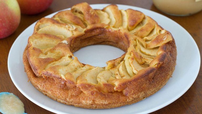 Gâteau aux pommes et au yaourt grec léger et délicieux