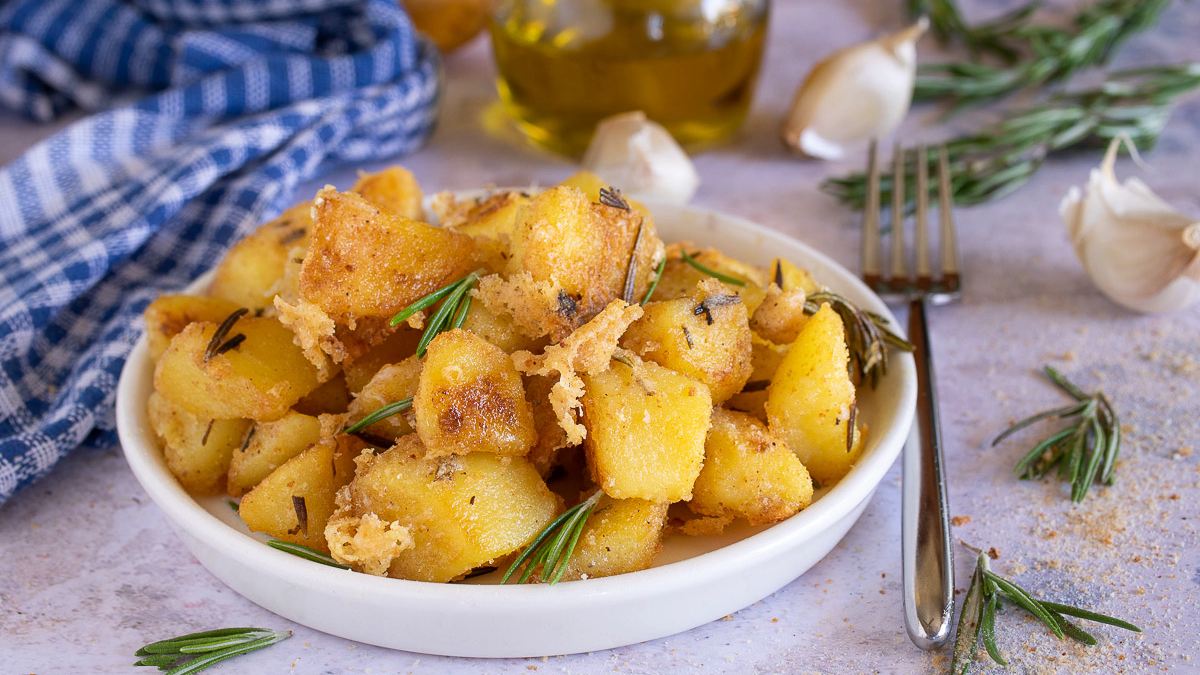 Pommes de terre poêlées au fromage râpé à la saveur exceptionnelle