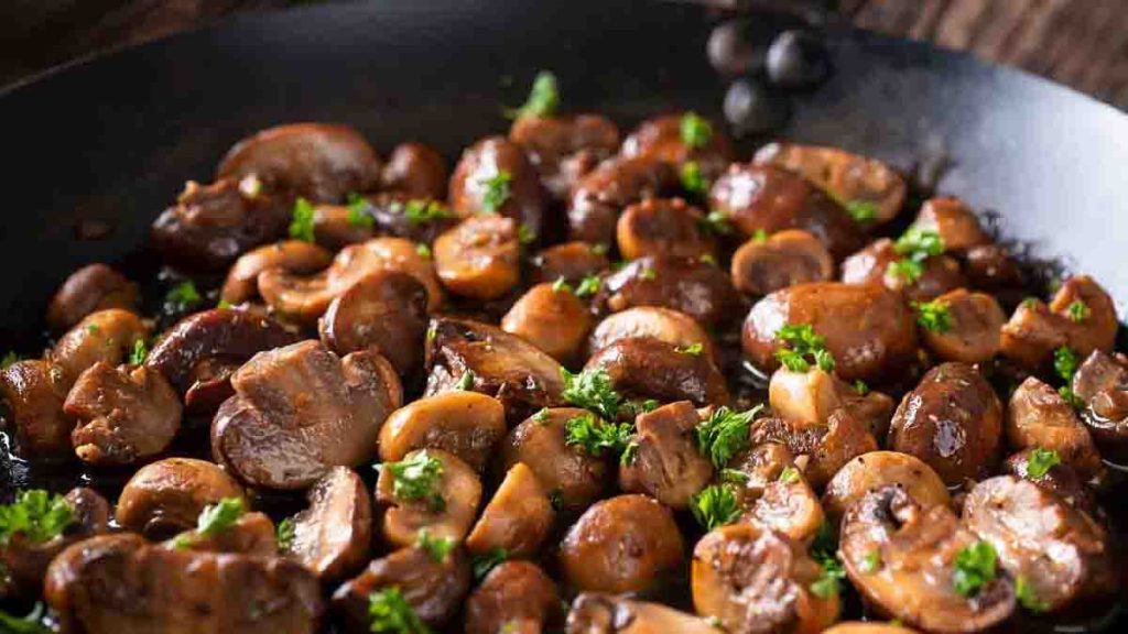 Recette Champignons Sautés à Lail